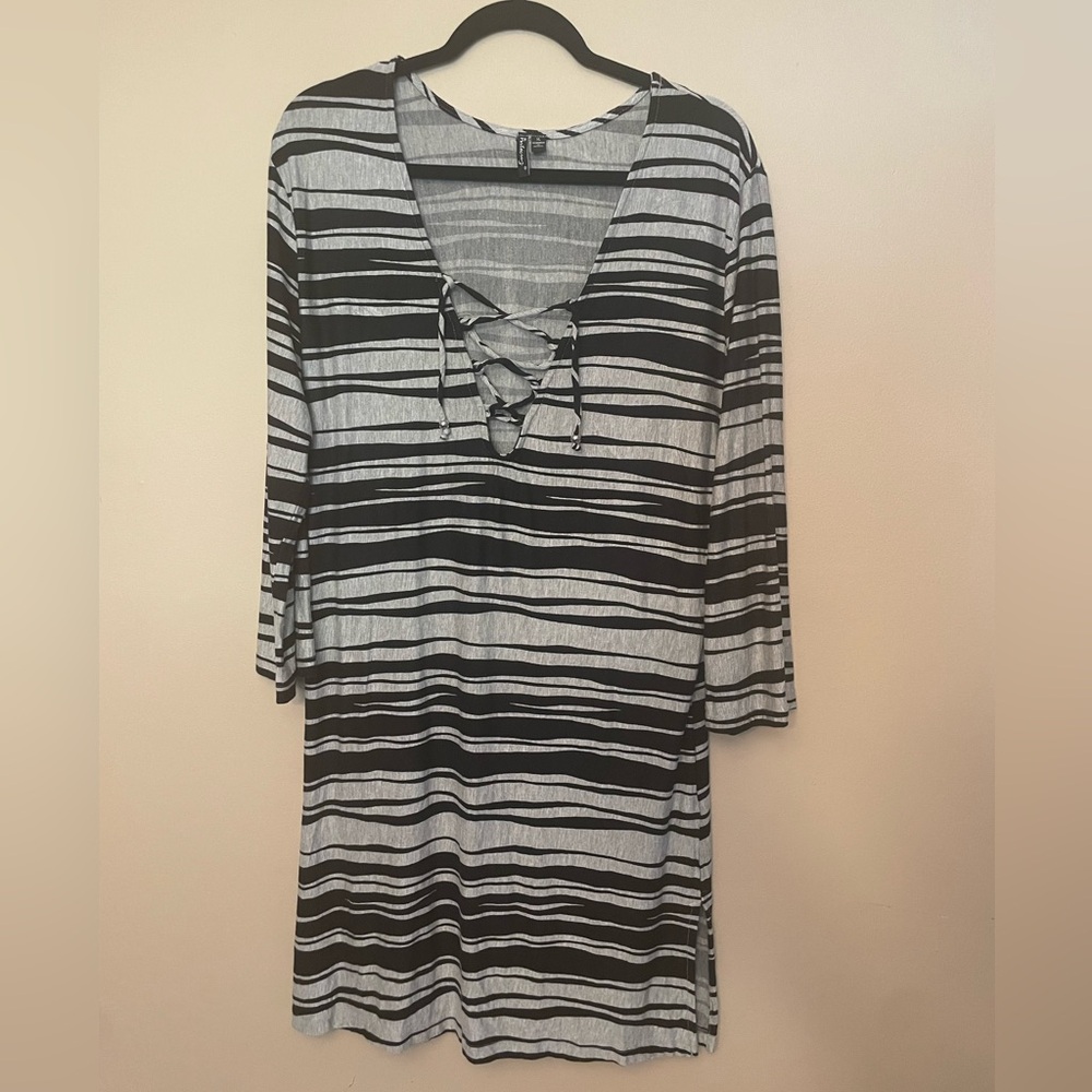 Black and gray patterned dress
